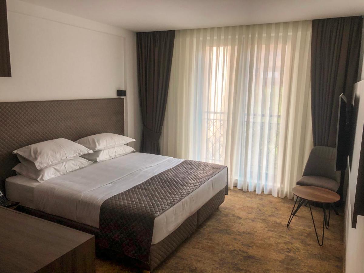 Qama Hotel Kosovo Polje Екстер'єр фото