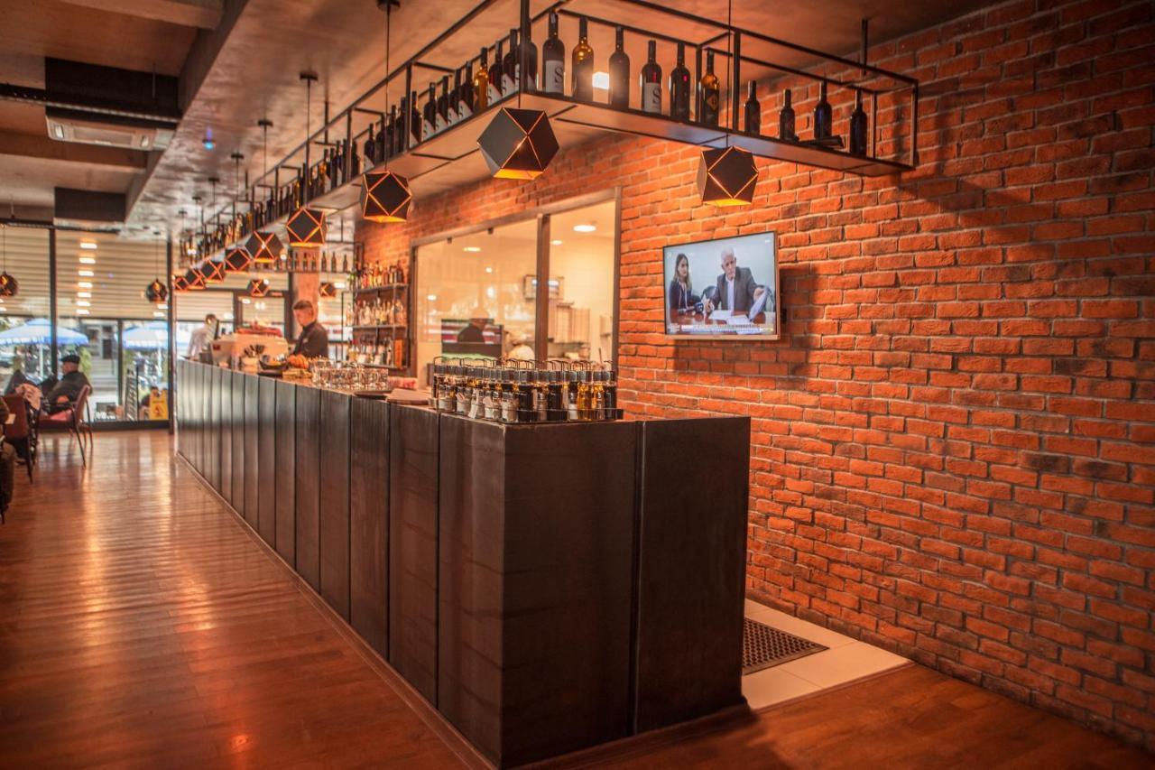 Qama Hotel Kosovo Polje Екстер'єр фото