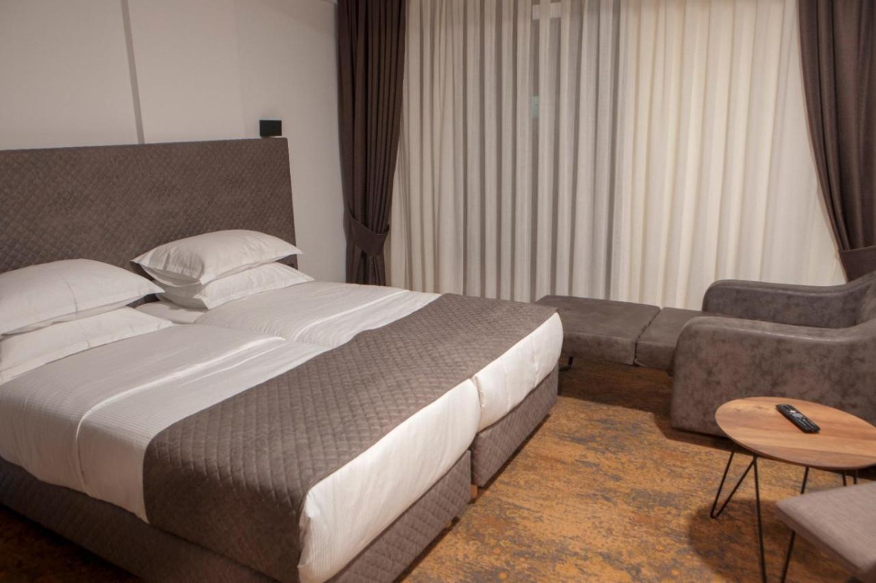 Qama Hotel Kosovo Polje Екстер'єр фото