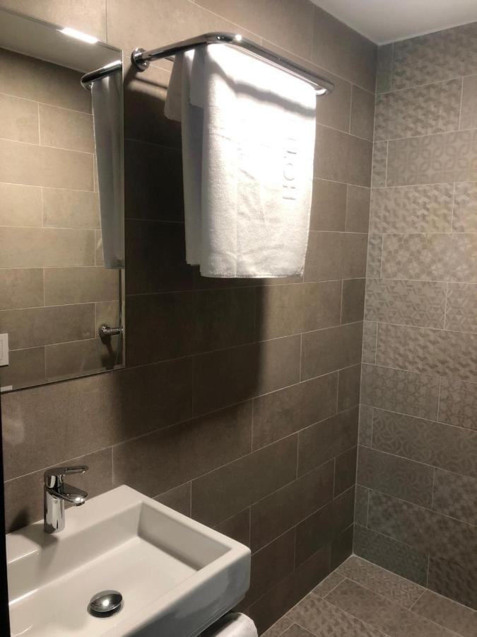 Qama Hotel Kosovo Polje Екстер'єр фото