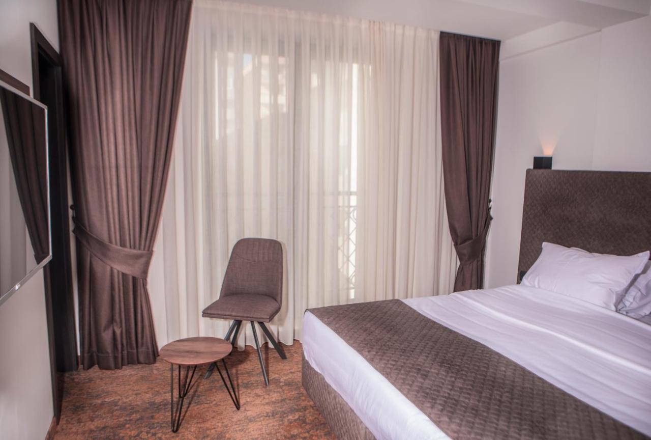Qama Hotel Kosovo Polje Екстер'єр фото