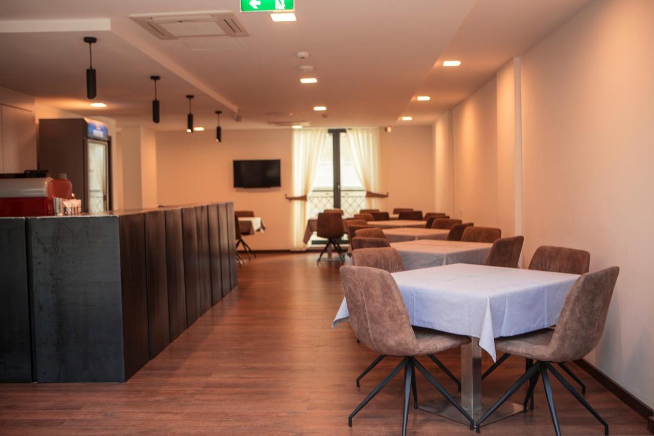 Qama Hotel Kosovo Polje Екстер'єр фото