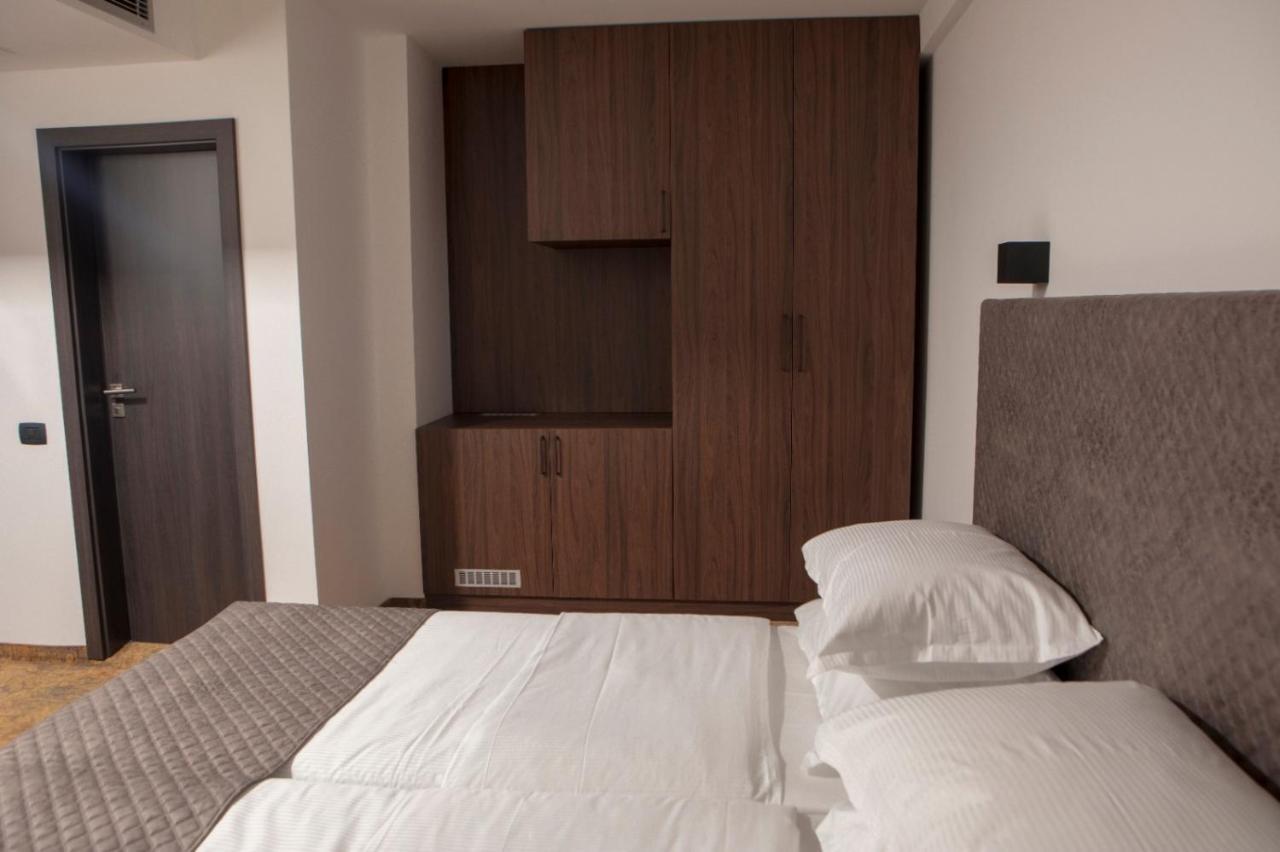 Qama Hotel Kosovo Polje Екстер'єр фото